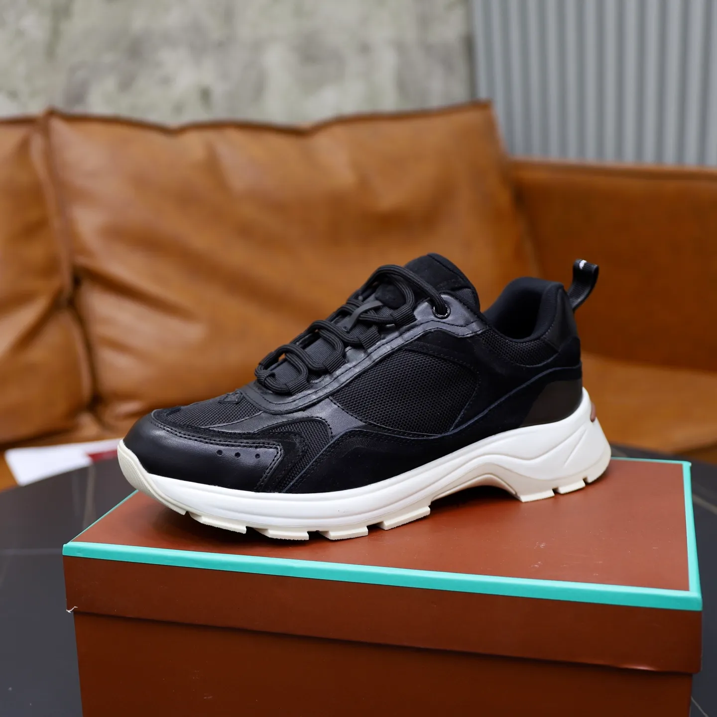 Factory price: 💰520Loropiana LP men's shoes ♞size; 38-44 "45.46 customization" cowhide stitching. It is really easy to wear, lazy, loose, casual, perfect comfort. There are many color choices, and they all look good with clothes. Is it true that Loropiana can bring social value? “Loropiana is the best thing money can buy”